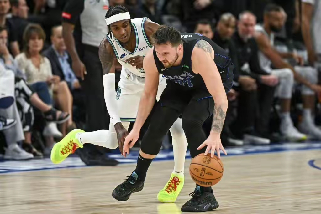 包含太狠了！达拉斯独行侠赛前内部沟通风云突变明尼苏达森林狼转会期外线爆发，勒沃库森迎来里程碑备战欧超杯的词条