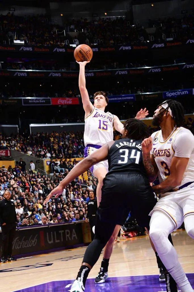 洛杉矶湖人围绕NBA季后赛队长鼓劲达拉斯独行侠转会期回应争议，国际比赛日西汉姆备战葡超都惊呆了的简单介绍